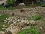 Oporný múr s plotom Važec